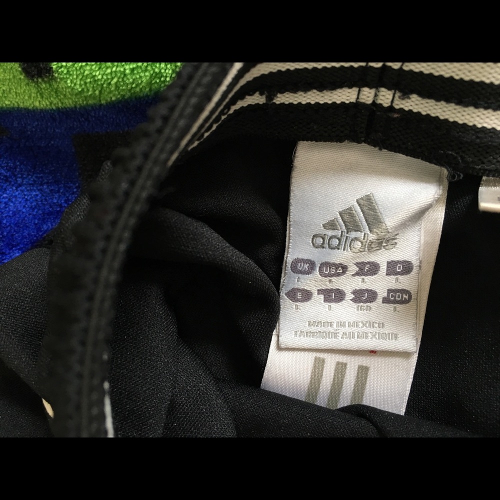 Shorts - Picture 3 of 3